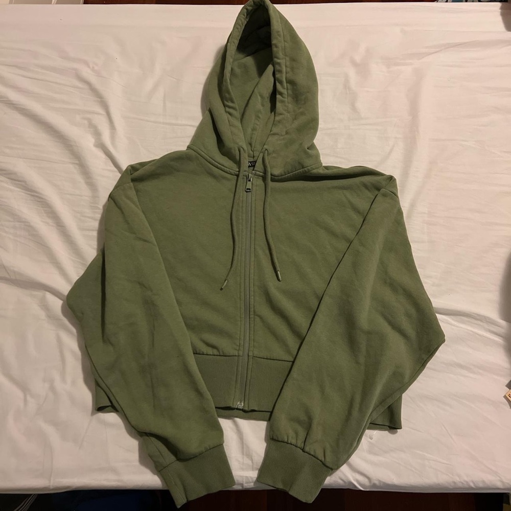 Army green cropped Zara hoodie